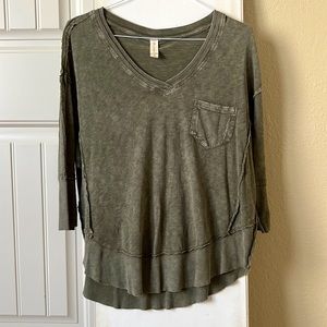 Quarter sleeve top
